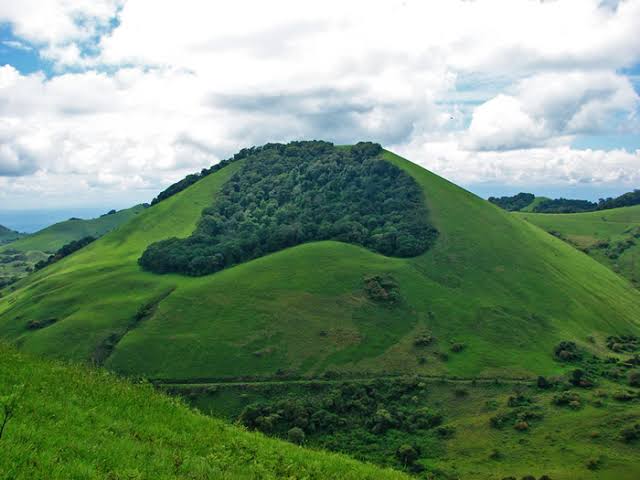 Kenya Travel, Beautiful Places in Kenya, Top Destinations in Kenya, Kenya Safari, Kenyan Beaches, Maasai Mara, Diani Beach, Mount Kenya, Lamu Island, Kenyan Wildlife, Travel to Africa, Best Tourist Attractions in Kenya, Adventure Travel Kenya, Kenyan Culture, Safari Experiences